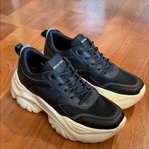 Dream Pairs Women’s Black and White Chunky Sneakers